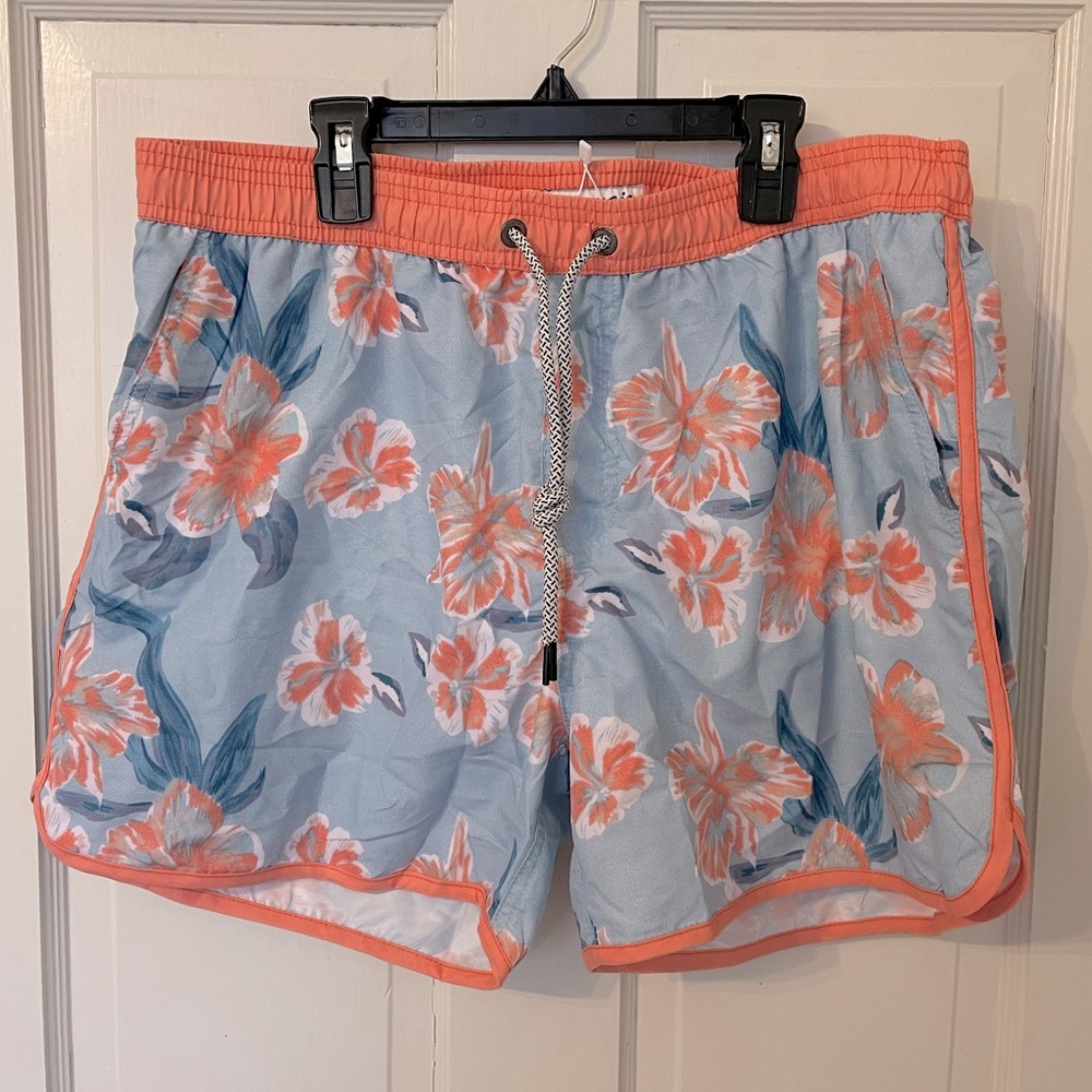 Men’s fun swim shorts, size XL, NWT